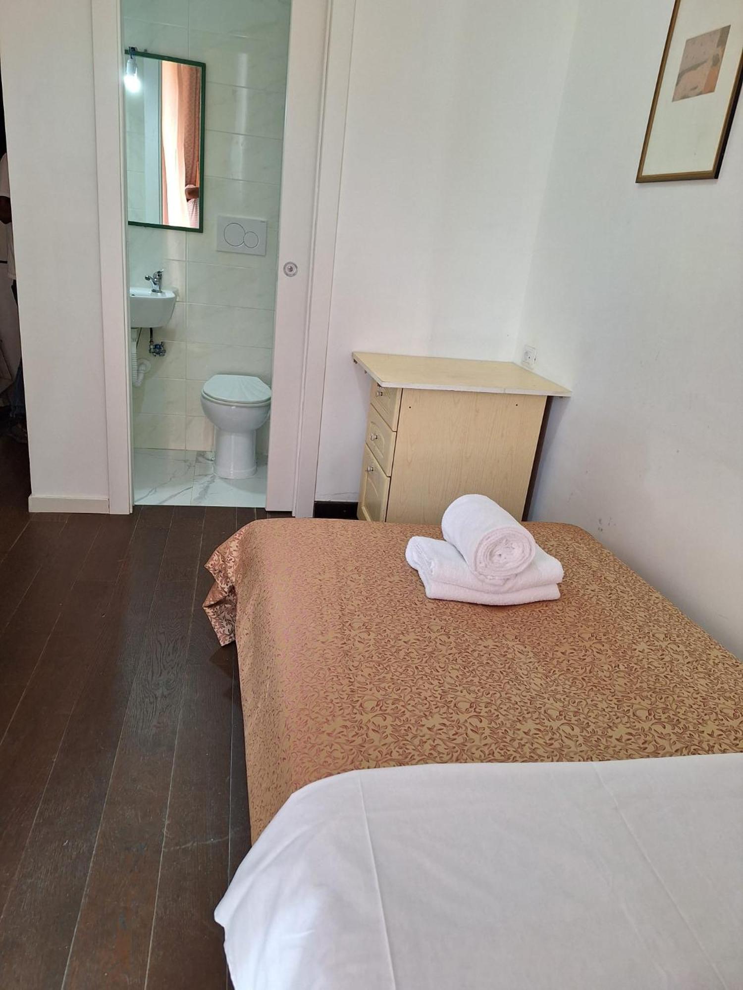 Casa Fanti 57 Hostel Rome Exterior photo